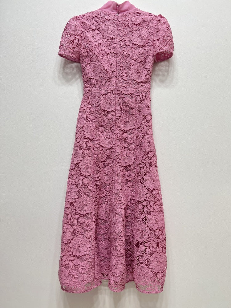 Dantel İşlemeli Pembe Elbise