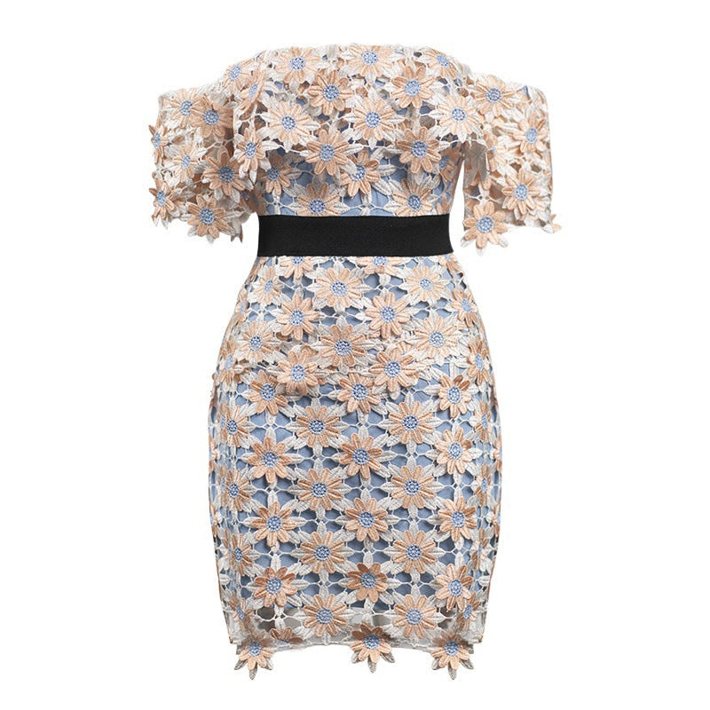 Ağır Dantel İşlemeli Elbise