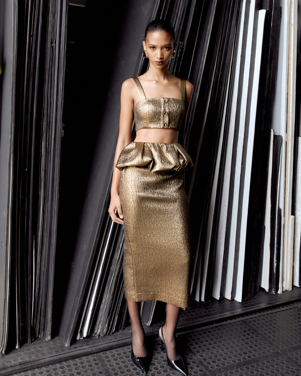 Altın Metalik Jakarlı Kısa Üst