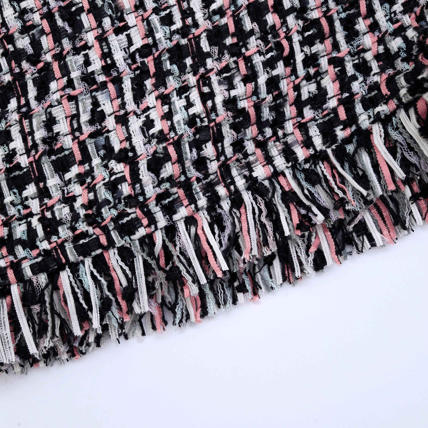 Siyah Saçaklı Buklet Şort