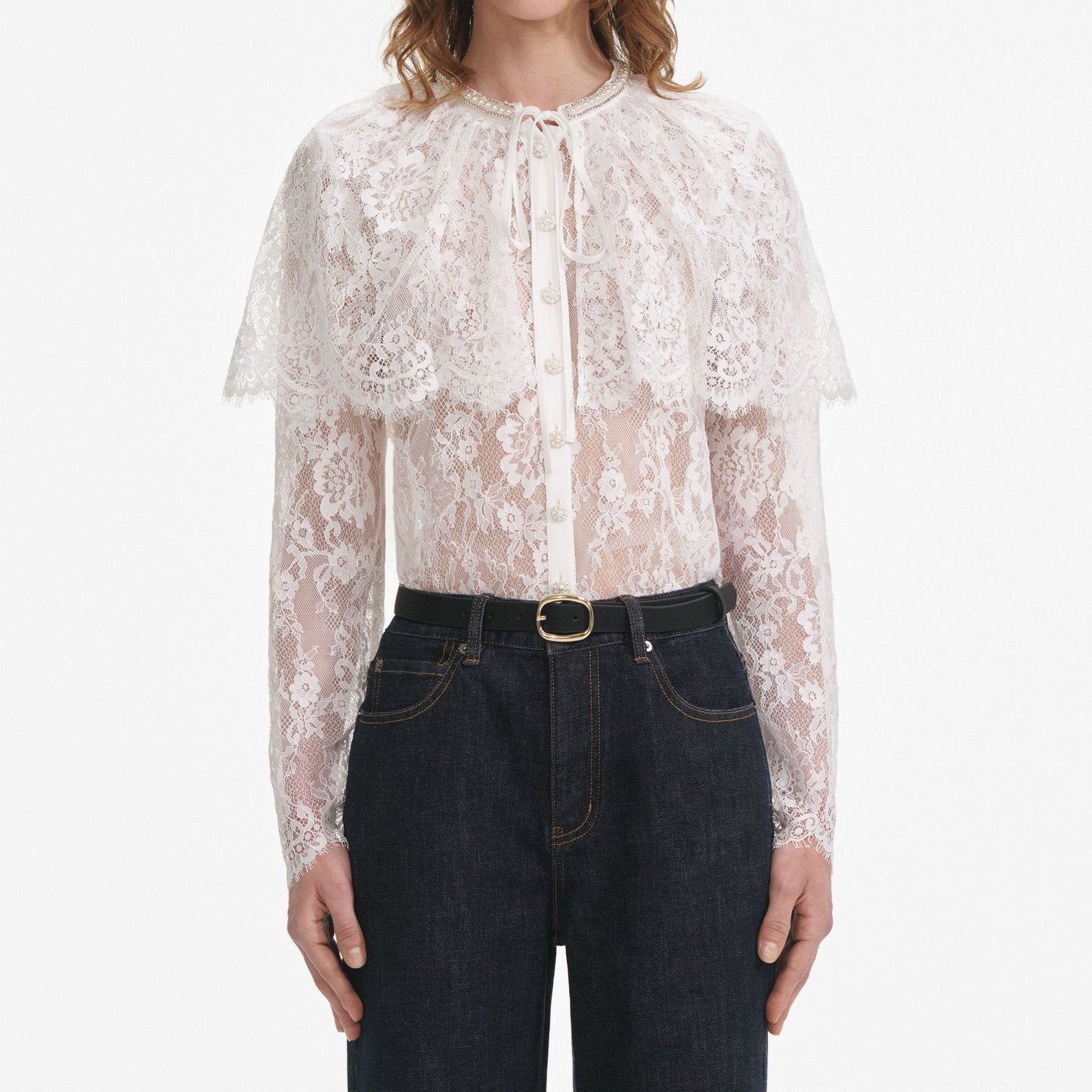 Beyaz Dantel Pelerin Üstü