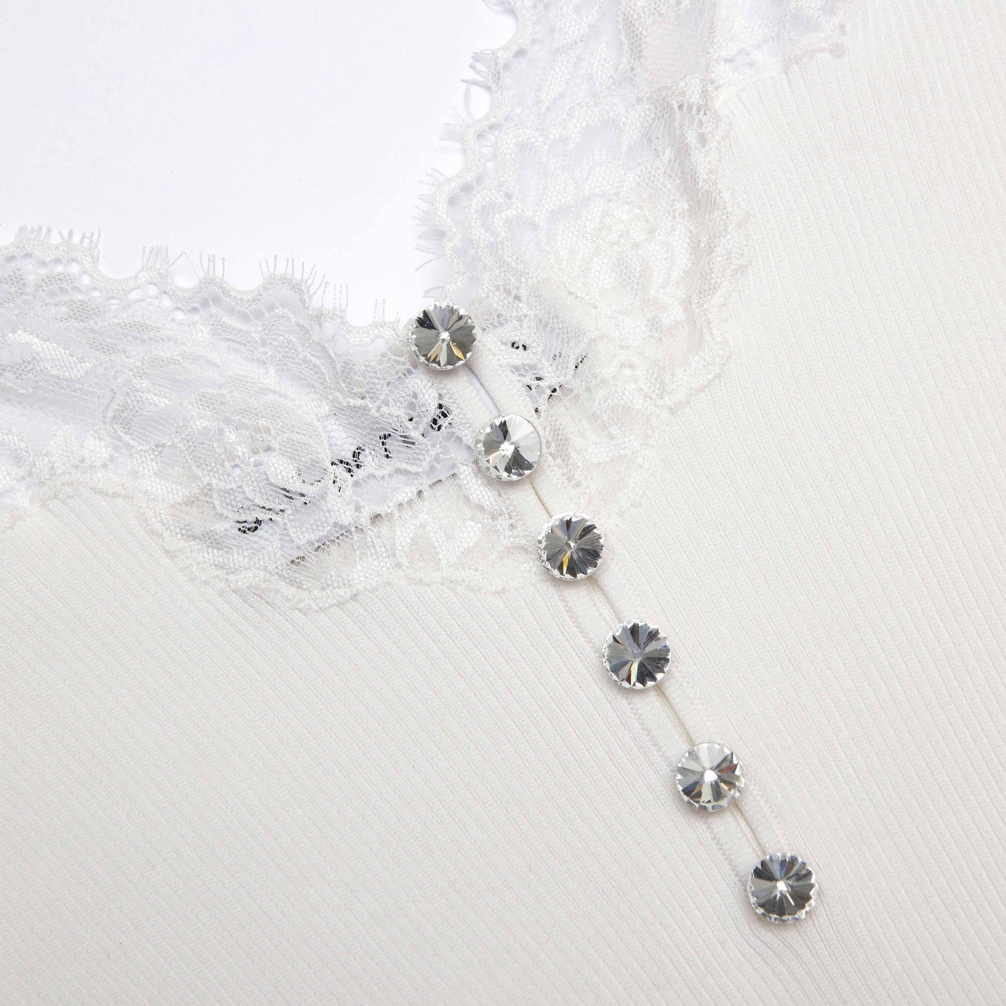 Beyaz Dantel Kenarlı Kaburga Örgü Üst