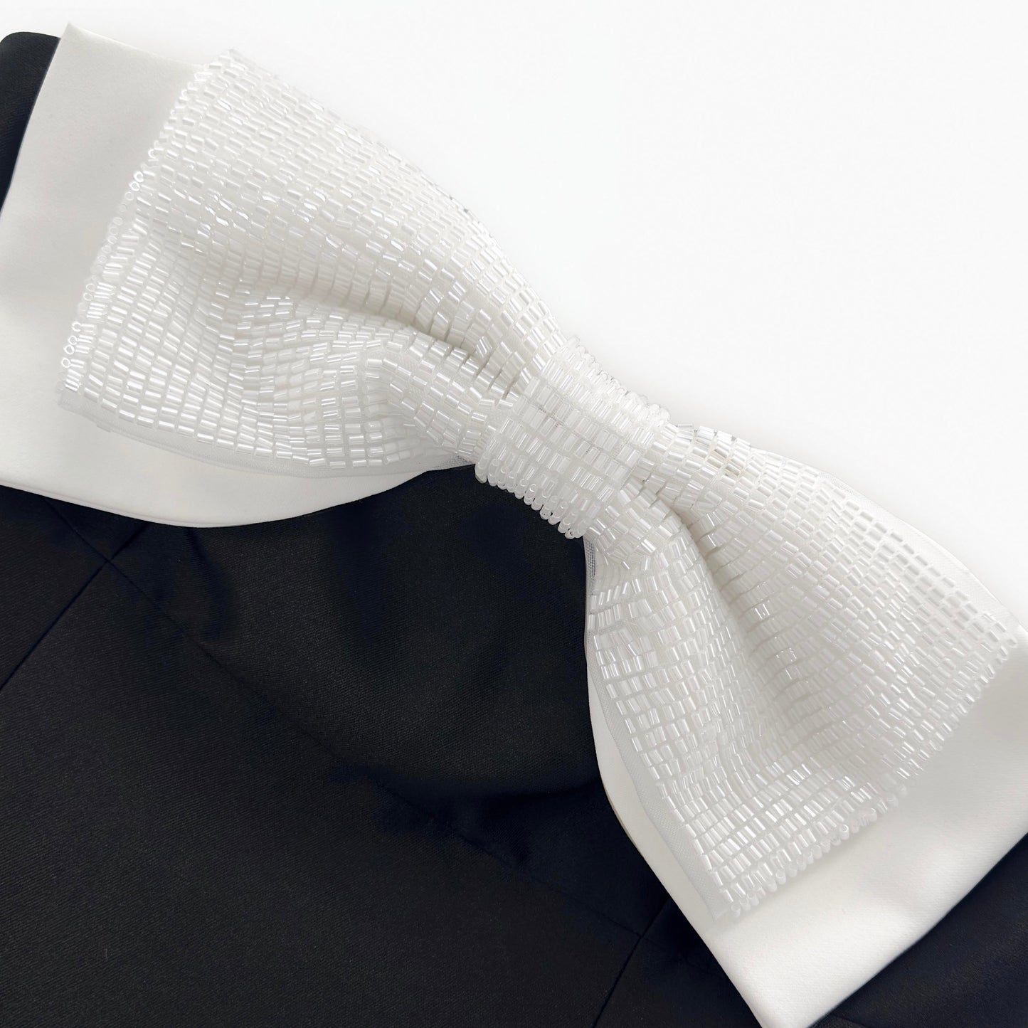 Siyah Tafta Kontrast Fiyonklu Midi Elbise