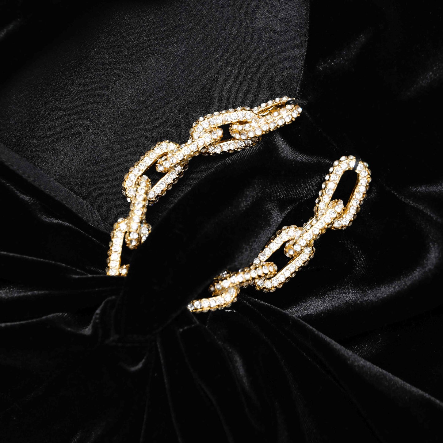 Siyah Kadife Süslemeli Uzun Elbise