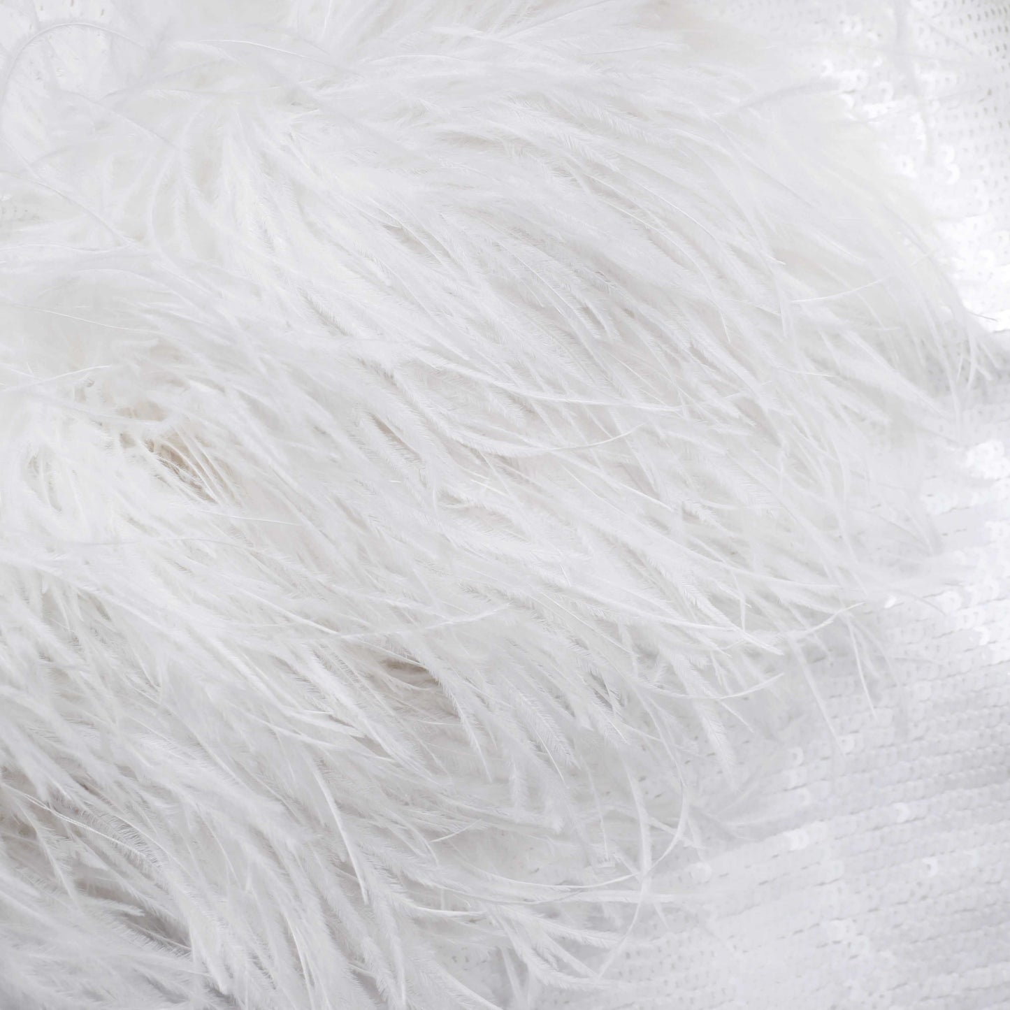 Beyaz Pullu Tüylü Uzun Elbise