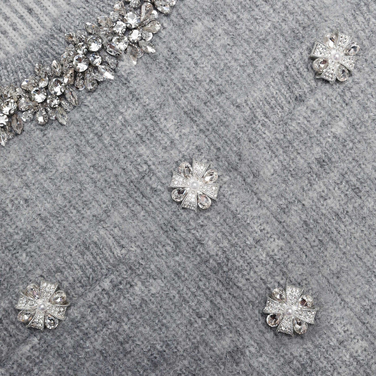 Gri Kabarık Kristal Kenarlı Hırka