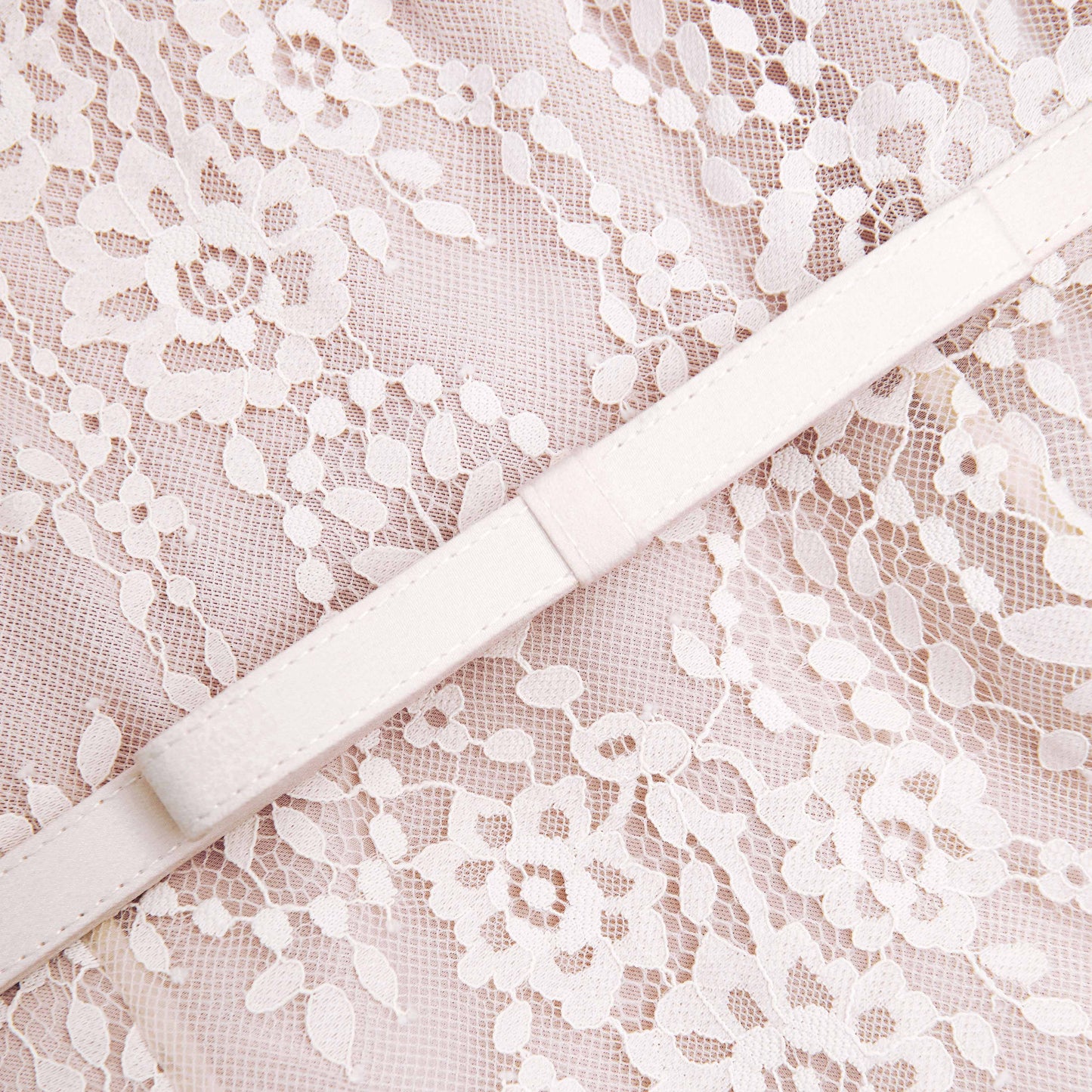 Beyaz Dantel Midi Elbise