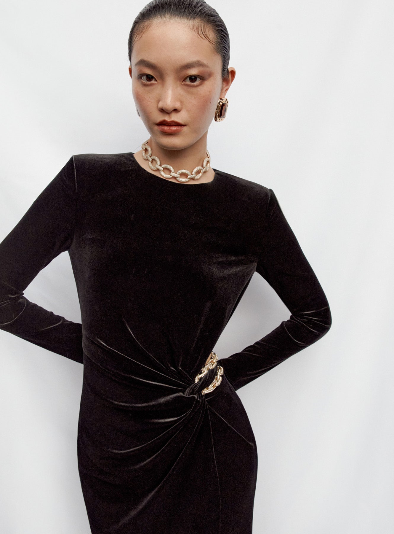 Siyah Kadife Süslemeli Uzun Elbise