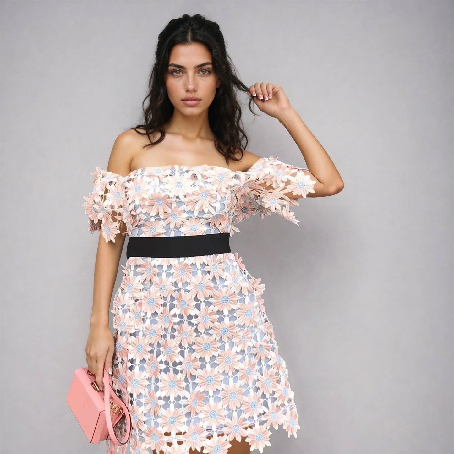 Ağır Dantel İşlemeli Elbise