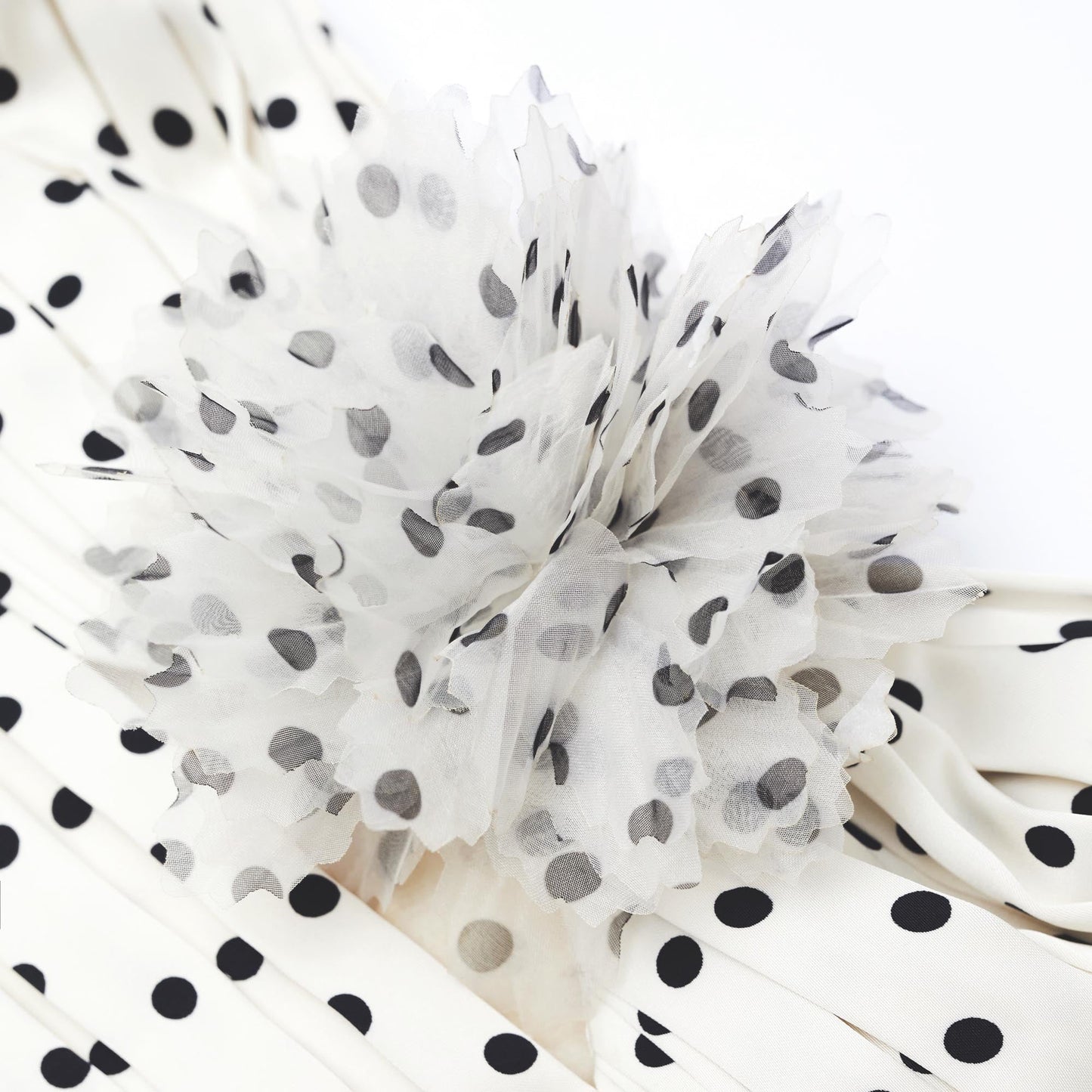 Krem Puantiyeli Saten Üst