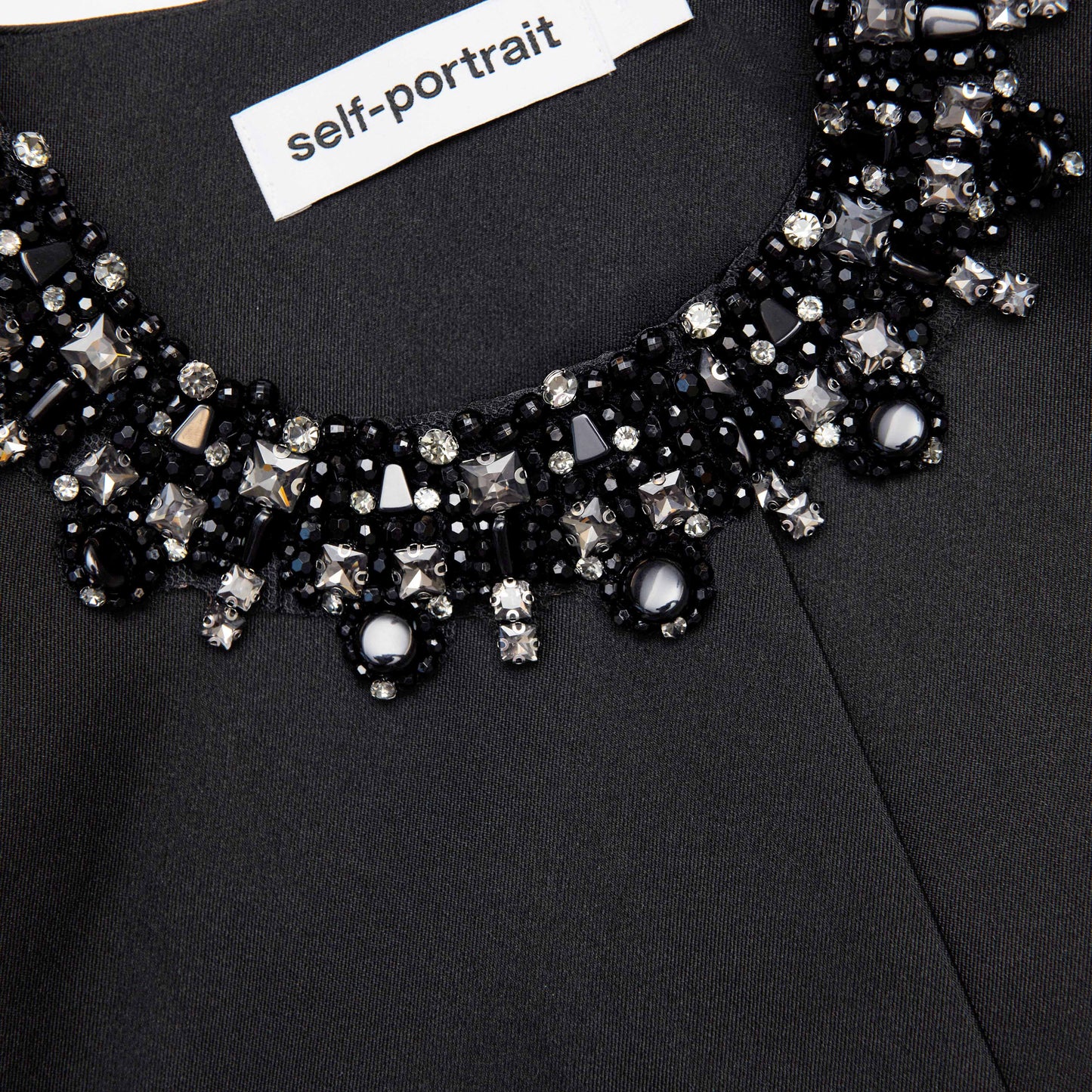 Siyah Tafta Süslemeli Kenarlı Ceket