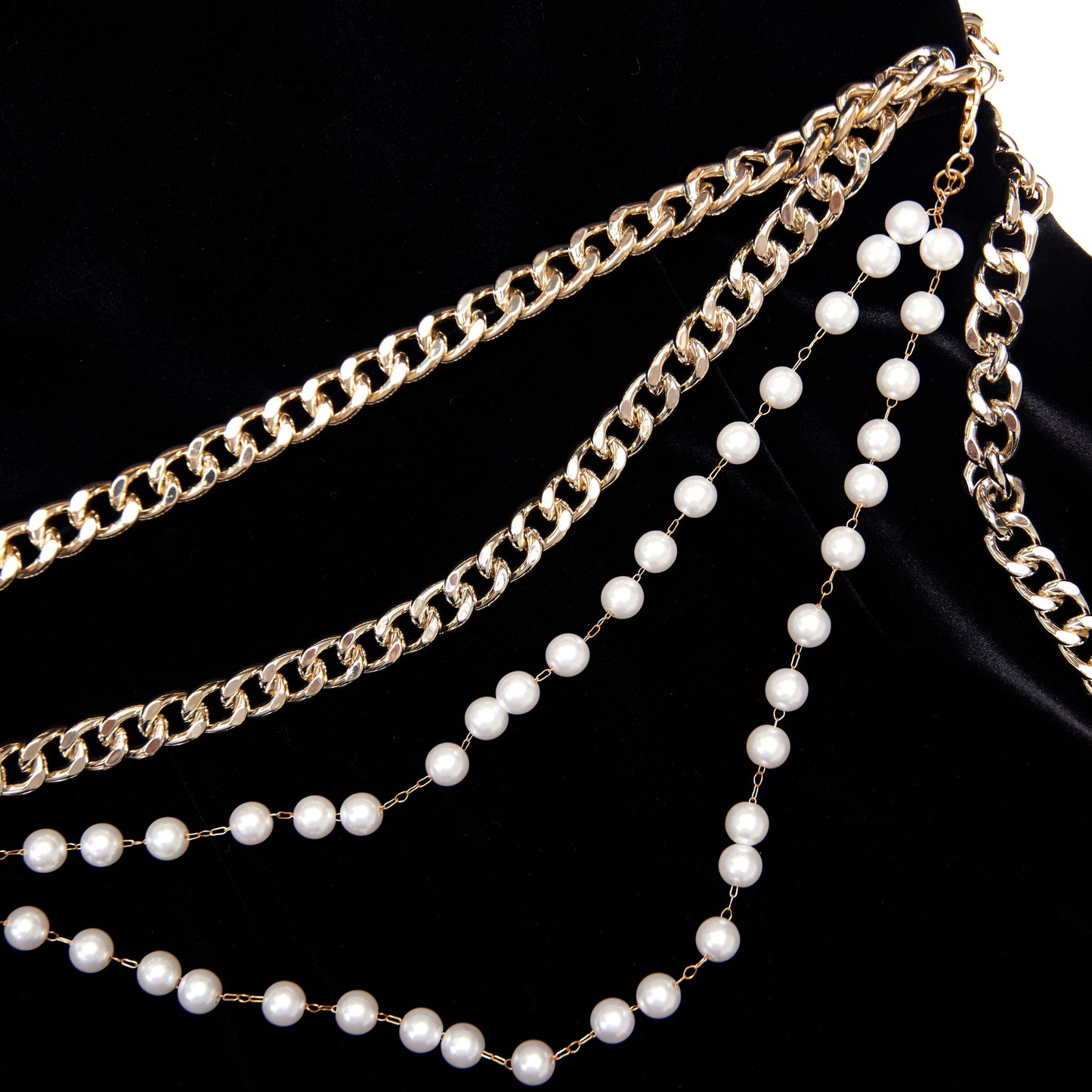 Siyah Kadife Zincir Kemerli Uzun Elbise