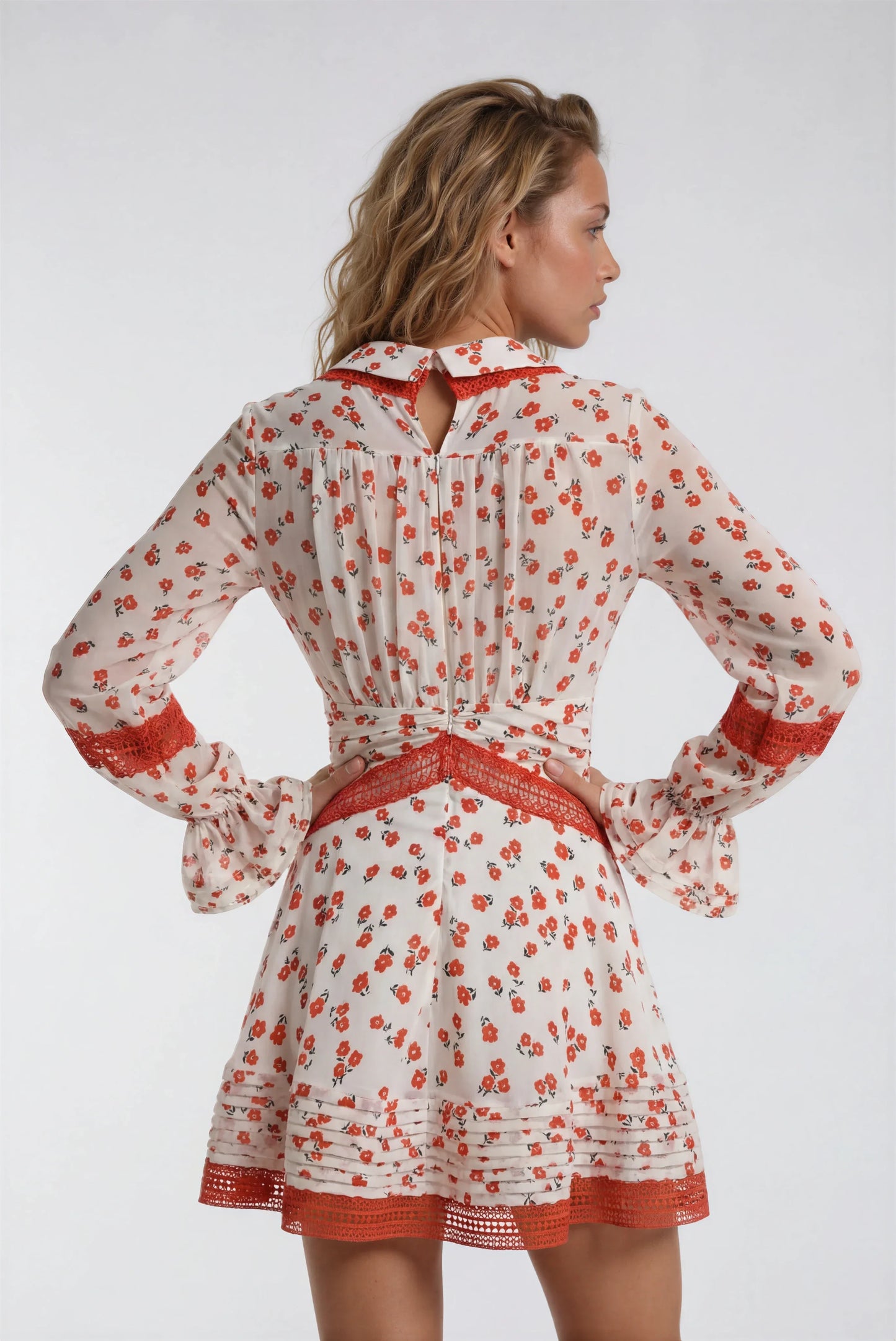 Dantel Detaylı Elbise