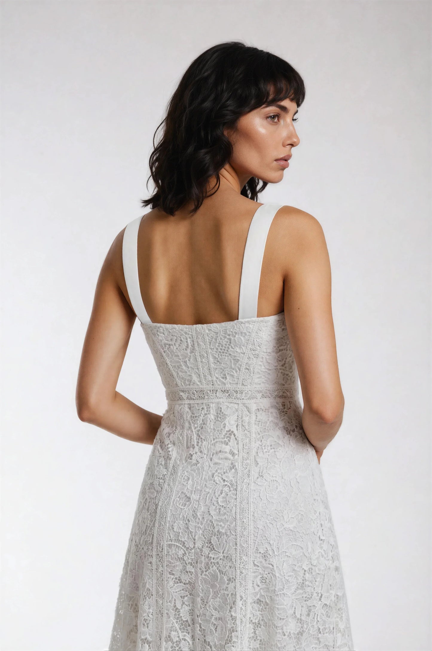 Özel Dantel İşlemeli Beyaz Elbise