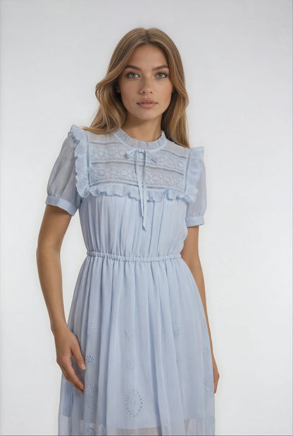 İşlemeli ve Dantel Süslemeli Mavi Elbise