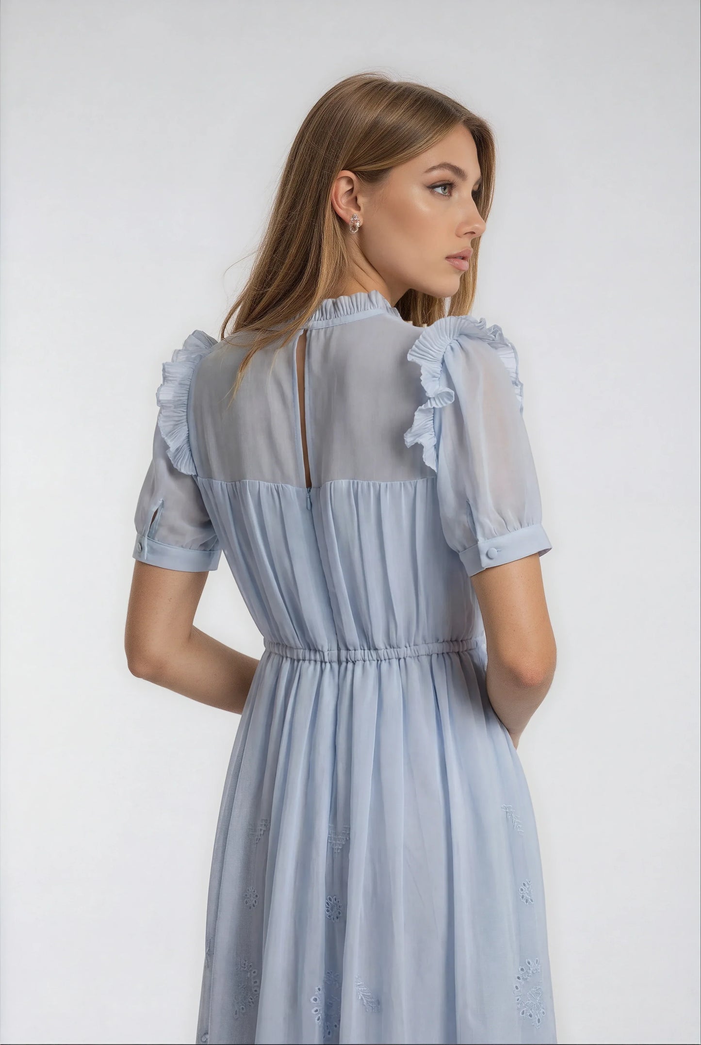 İşlemeli ve Dantel Süslemeli Mavi Elbise