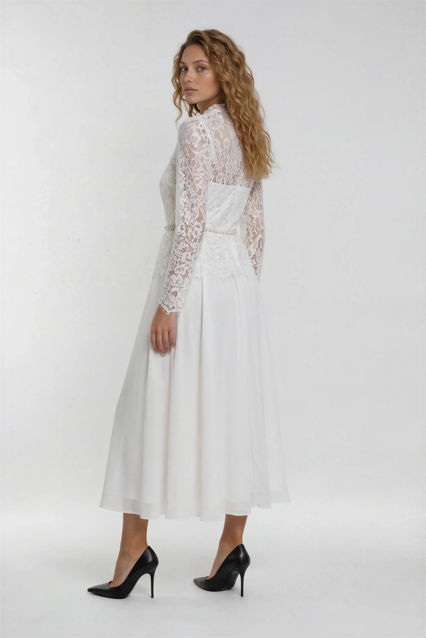 Uzun Kollu Beyaz Dantel Elbise