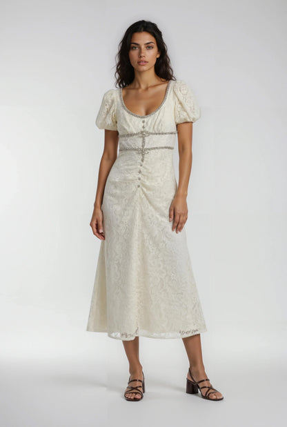 Dantel Süslemeli Krem Rengi Elbise