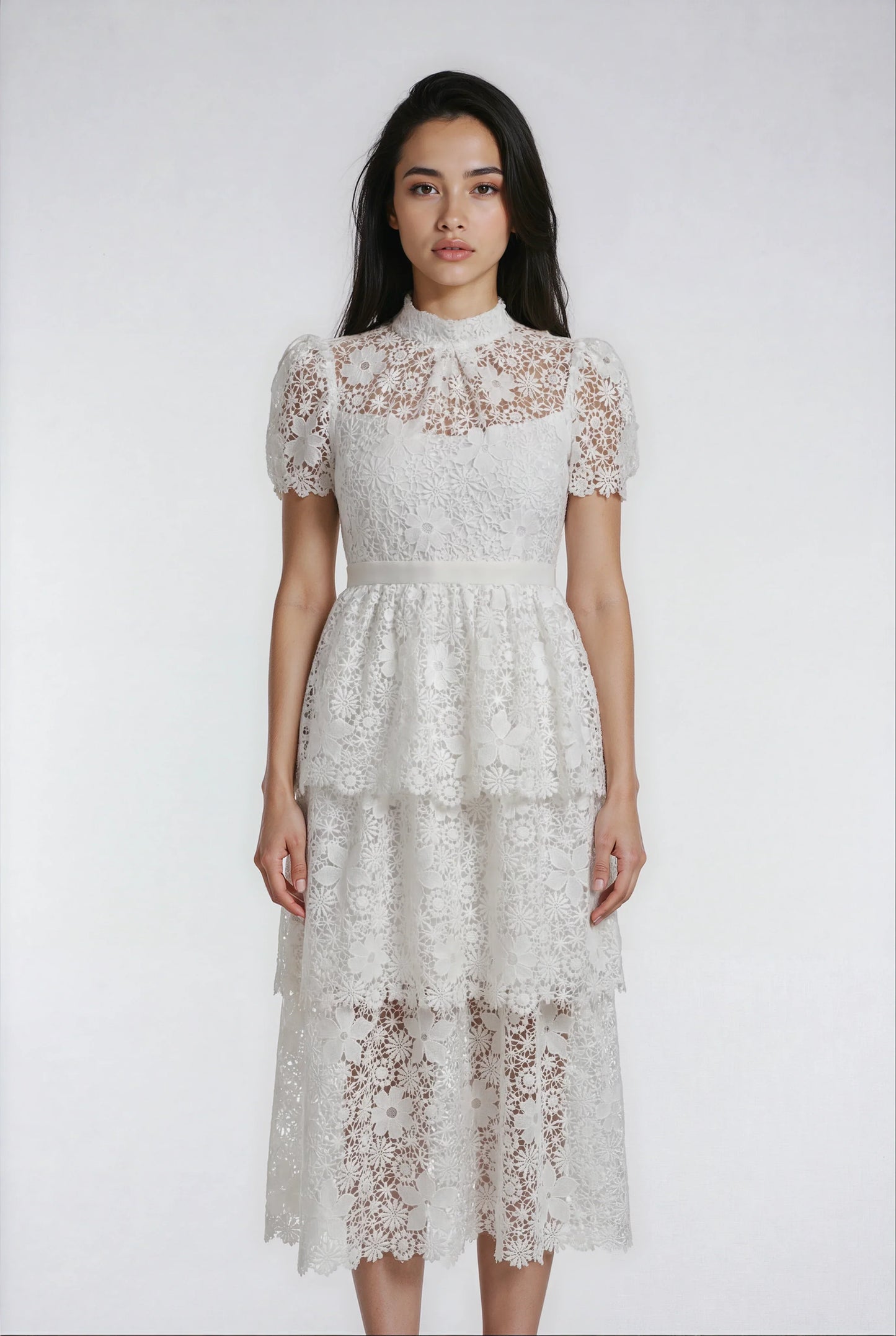 Ağır Dantel Süslemeli Beyaz Elbise