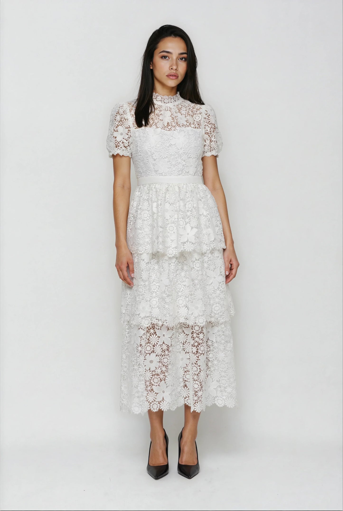 Ağır Dantel Süslemeli Beyaz Elbise