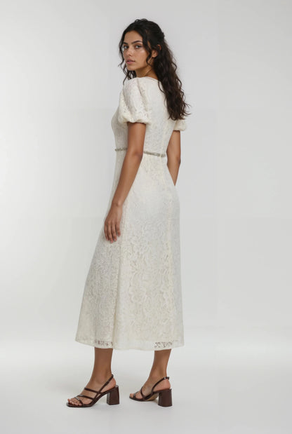 Dantel Süslemeli Krem Rengi Elbise