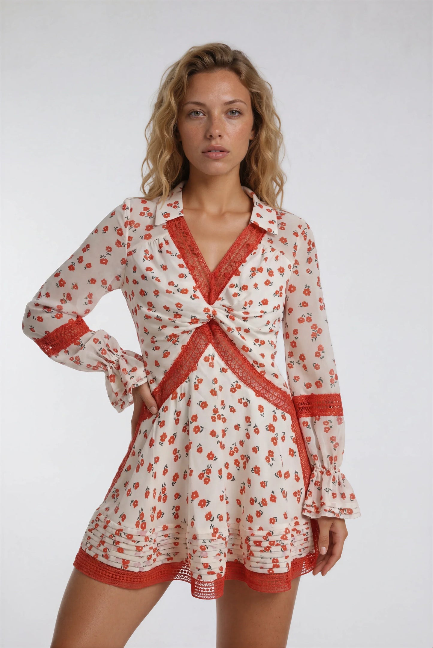 Dantel Detaylı Elbise