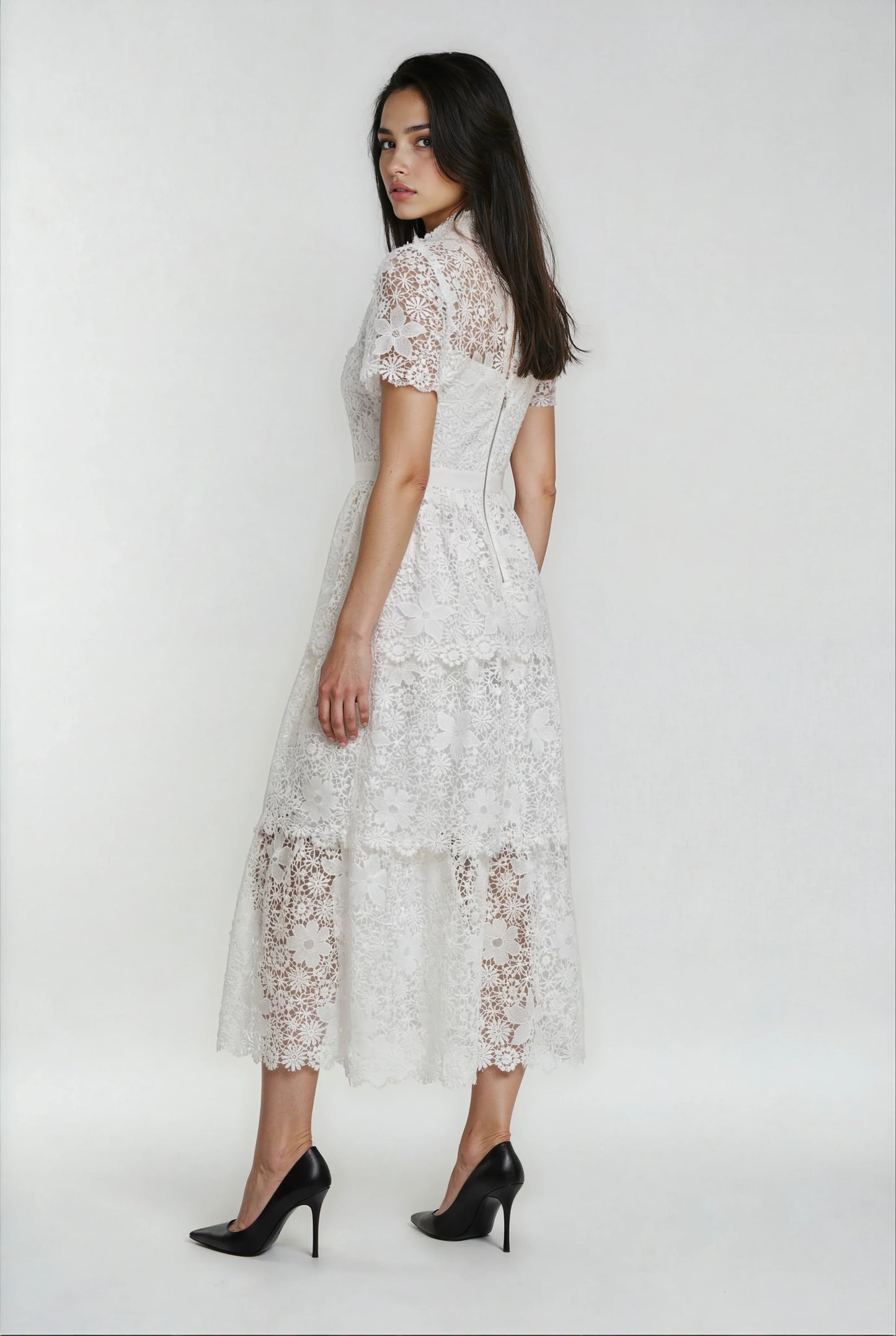 Ağır Dantel Süslemeli Beyaz Elbise