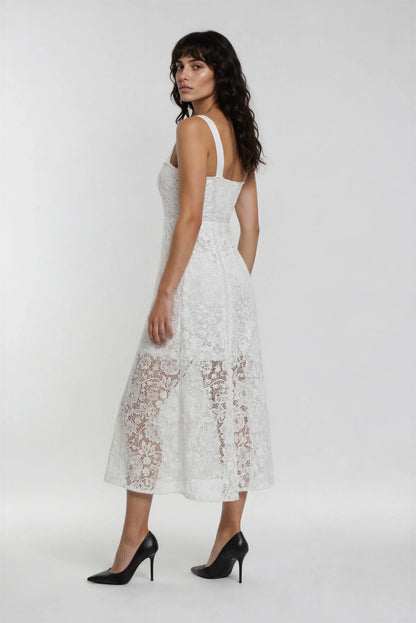 Özel Dantel İşlemeli Beyaz Elbise