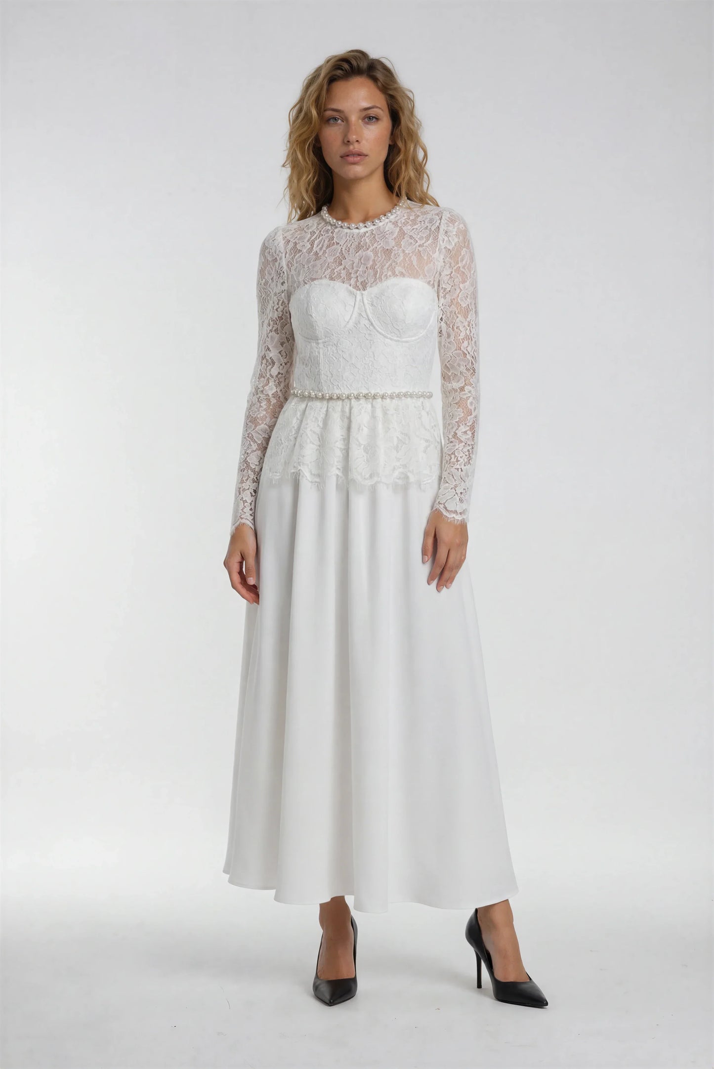 Uzun Kollu Beyaz Dantel Elbise