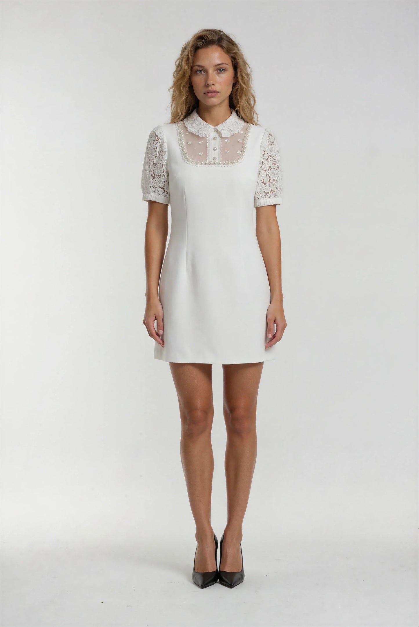 Dantel İşlemeli Krem Rengi Mini Elbise