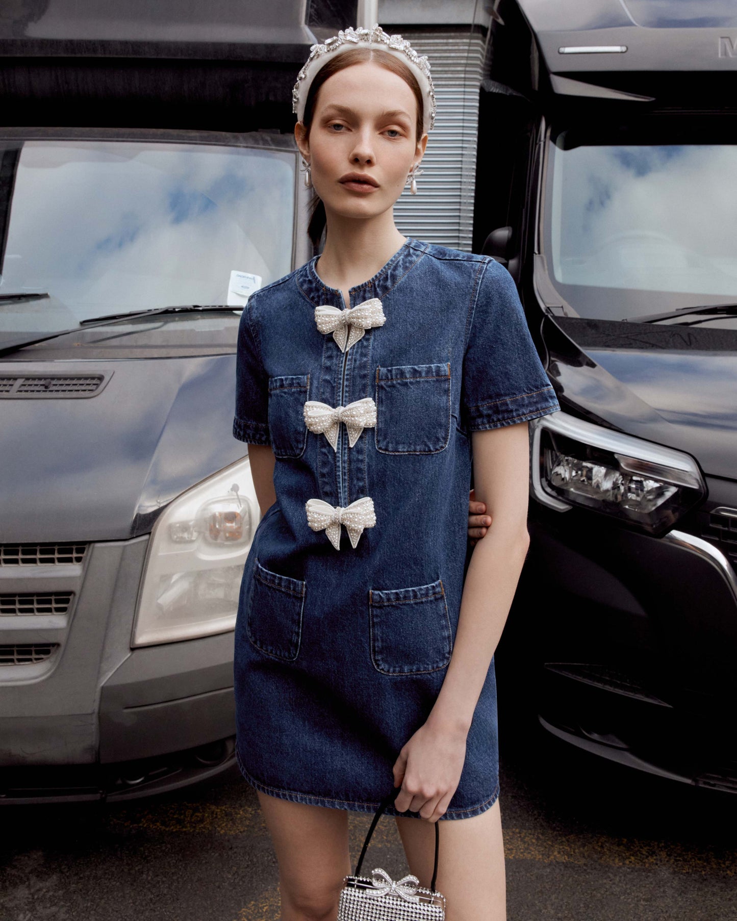 Kot Fiyonklu Mini Elbise