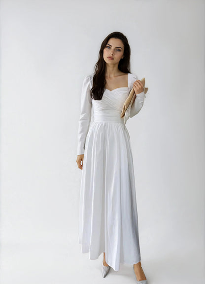 Arkadan Fermuarlı Beyaz Elbise