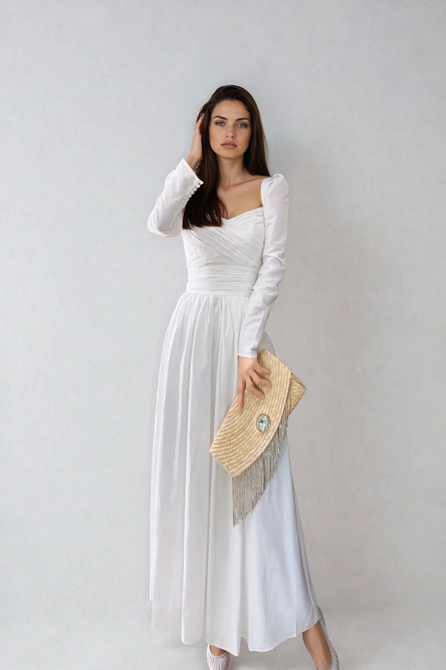 Arkadan Fermuarlı Beyaz Elbise