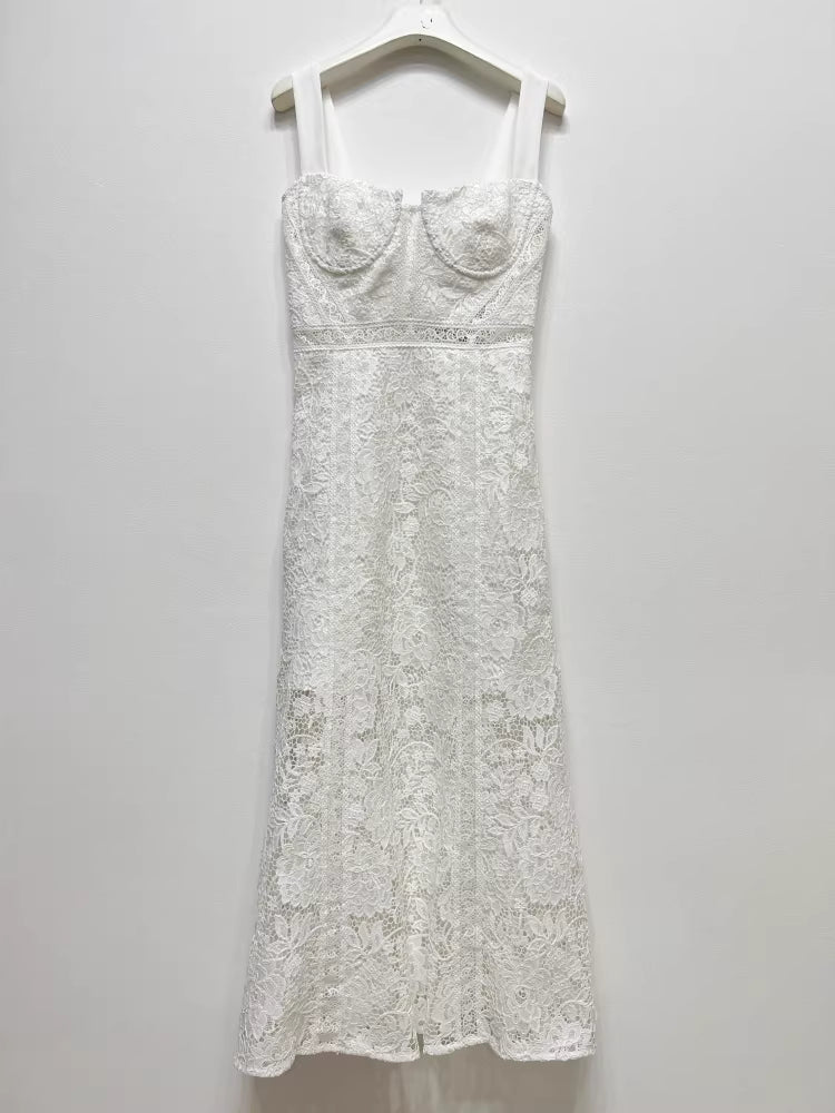 Özel Dantel İşlemeli Beyaz Elbise