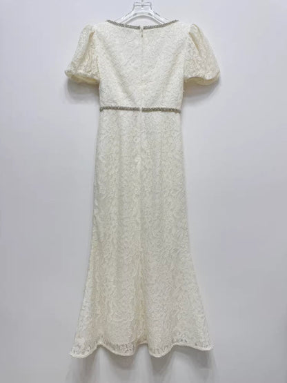 Dantel Süslemeli Krem Rengi Elbise