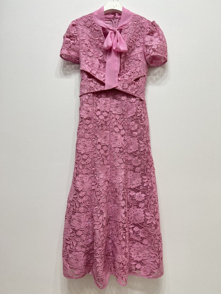 Dantel İşlemeli Pembe Elbise