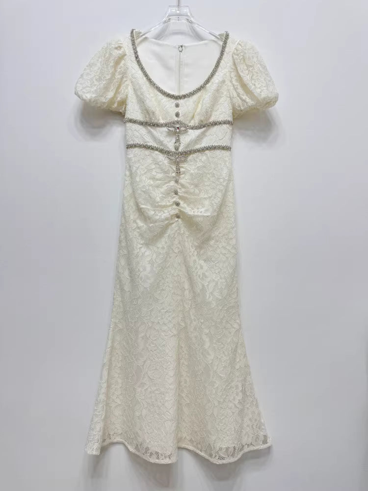 Dantel Süslemeli Krem Rengi Elbise