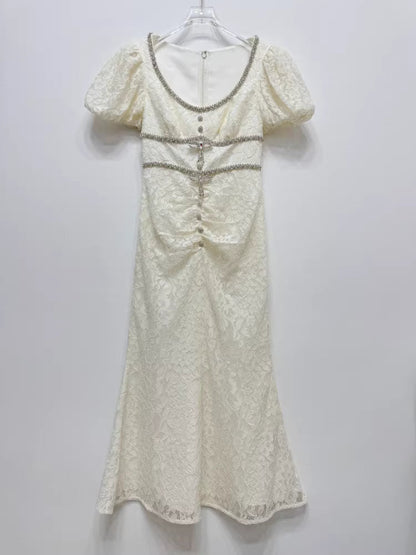 Dantel Süslemeli Krem Rengi Elbise