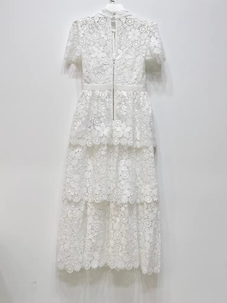 Ağır Dantel Süslemeli Beyaz Elbise