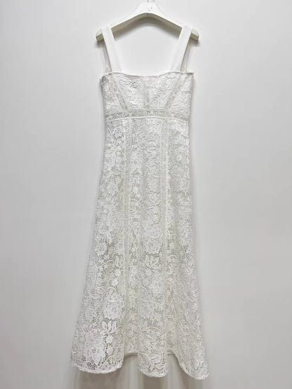 Özel Dantel İşlemeli Beyaz Elbise