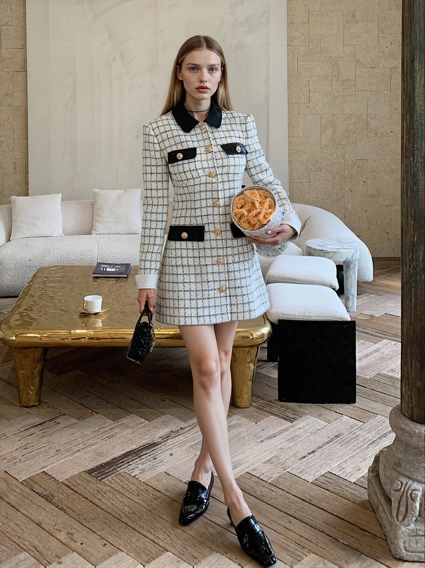 Beyaz Kareli Kürklü Yakalı Elbise