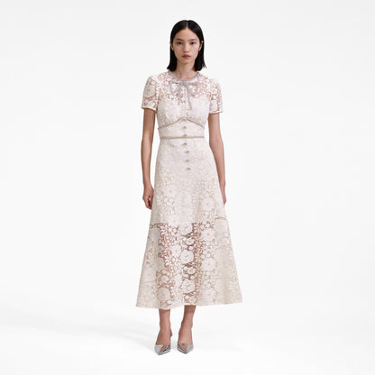 Krem Kordon Dantel Fiyonklu Midi Elbise