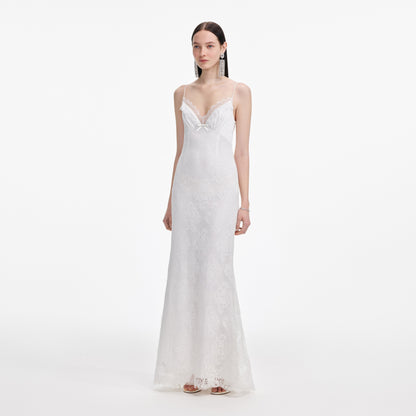 Beyaz Askılı Çiçek Desenli Dantel Uzun Elbise