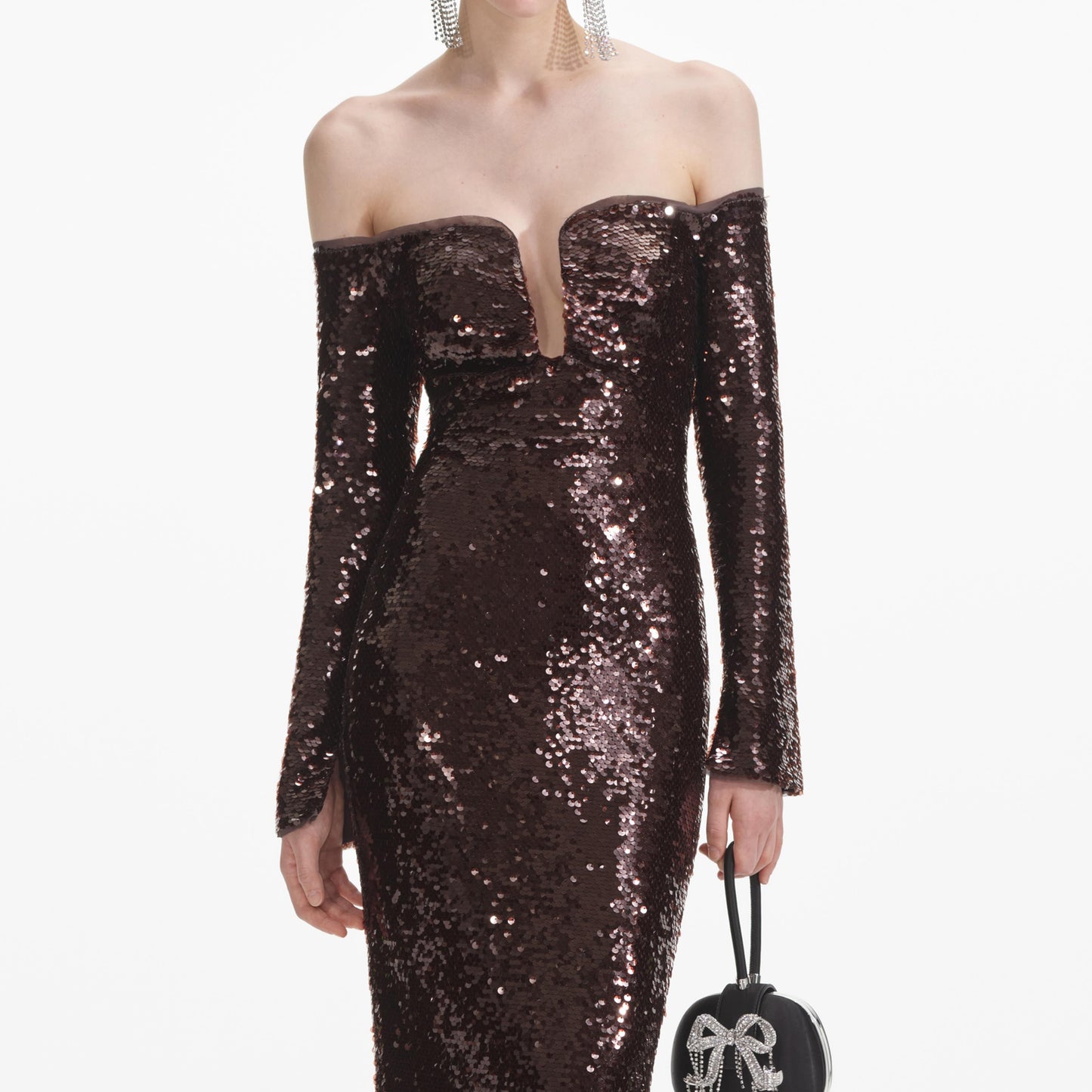 Kahverengi Payetli Omuz Açık Uzun Elbise