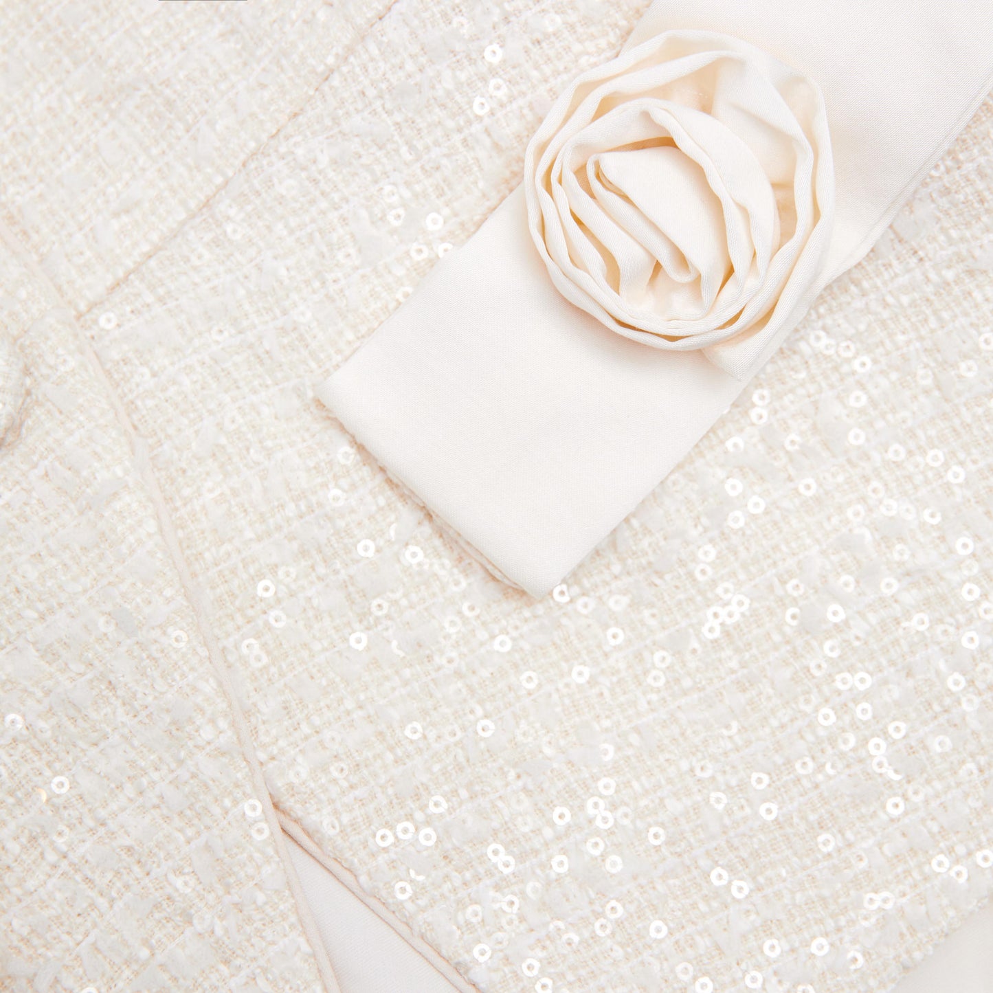 Krem Buklet Fiyonk Detaylı Uzun Elbise