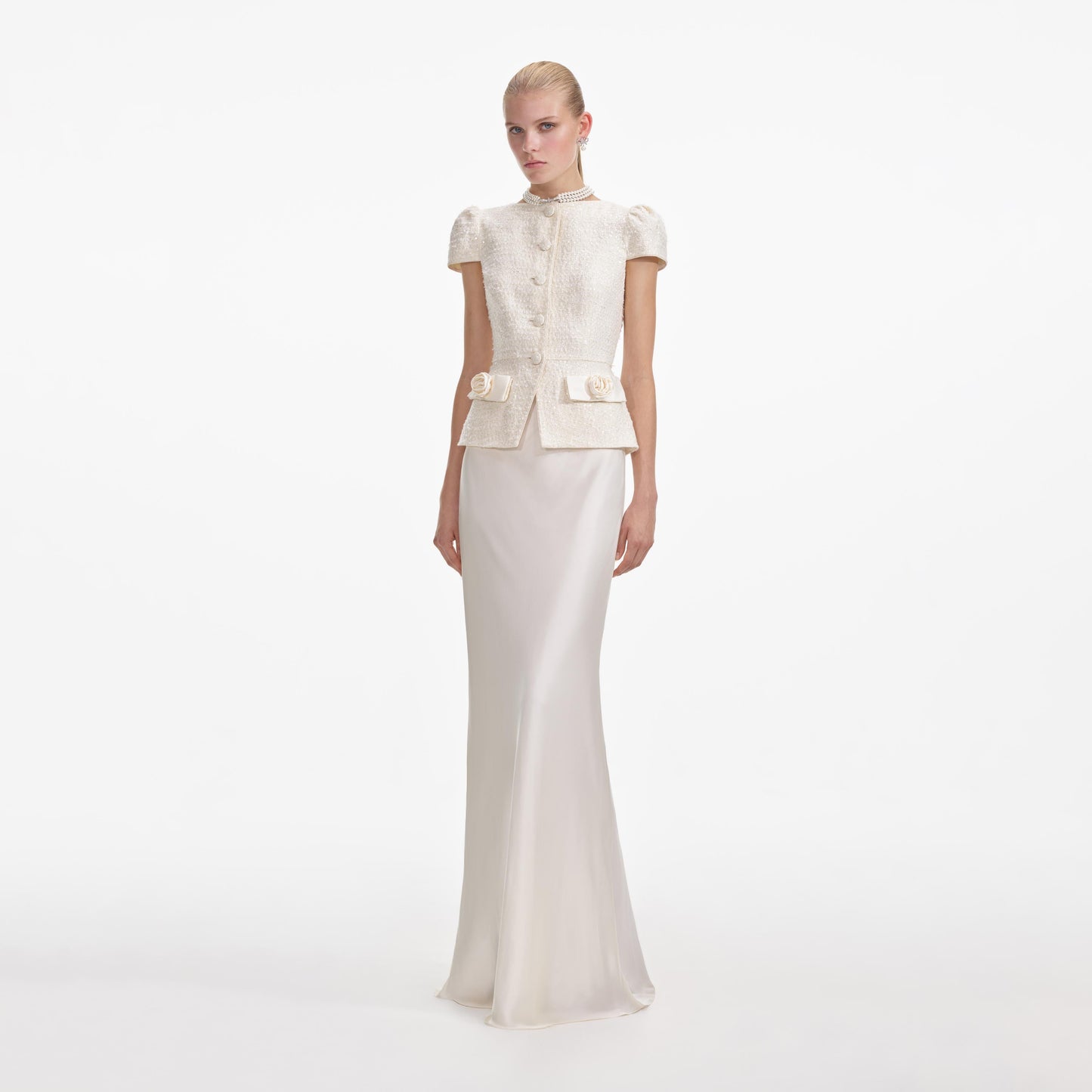 Krem Buklet Fiyonk Detaylı Uzun Elbise