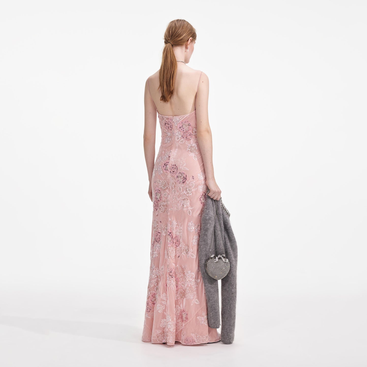 Pembe Süslemeli Kadife Uzun Elbise