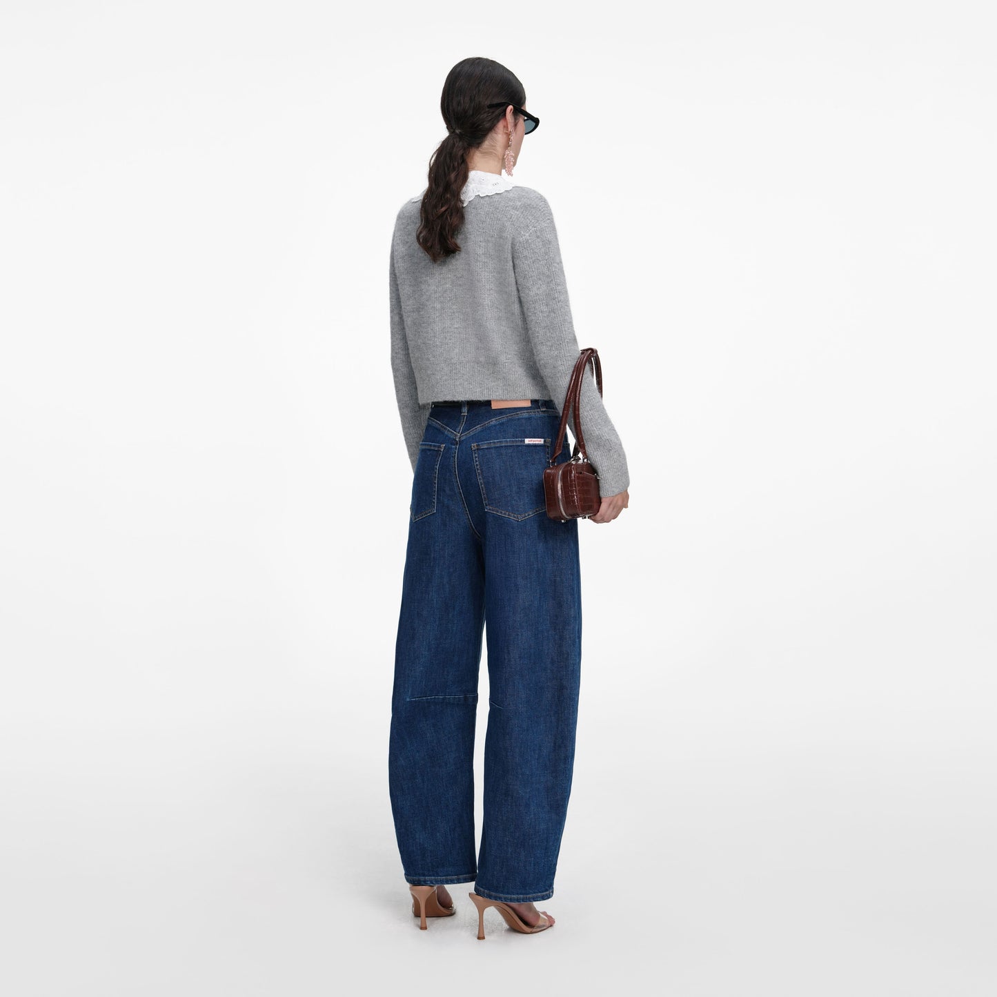 Gri Dantel Yakalı Hırka