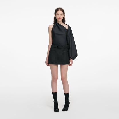 Siyah Tafta Drapeli Kollu Üst