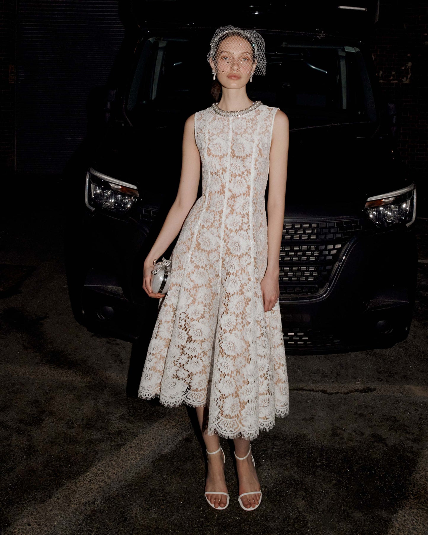 Beyaz İnce Dantel İnci Midi Elbise